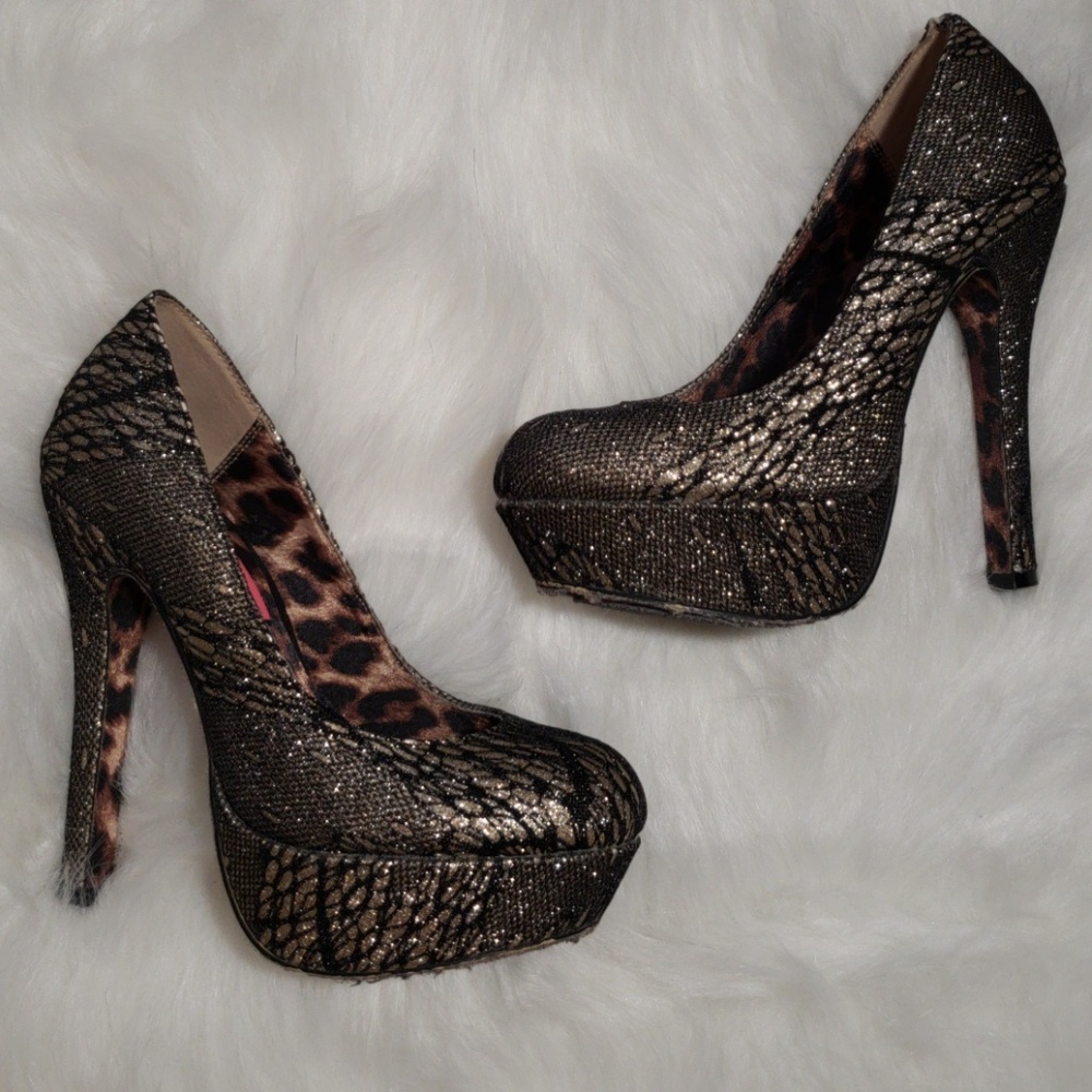 Stunning Betsey Johnson Diskko heels sz 5.5